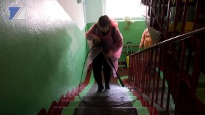 В управляющей компании «Техник» стали использовать керхер для мытья подъездов