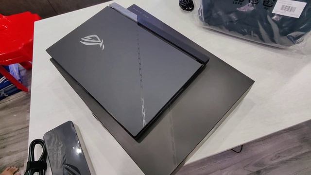 ASUS ROG SCAR 17 G733ZW смотреть онлайн