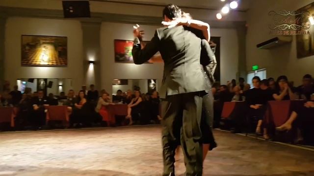 Show mundial, un Pugliese por el campeón mundial en la mundialmente conocida milonga смотреть онлайн