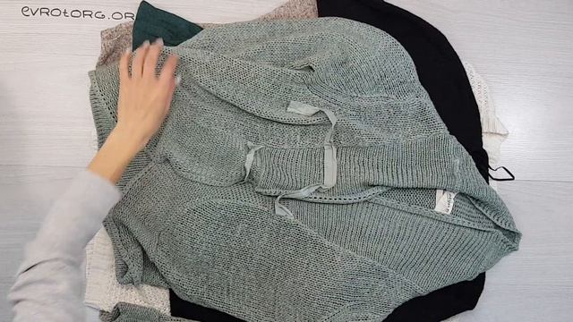 05744 Ladies Sweaters Cream(Женские свитера) №1 15,75 кг 5,90€ за кг 51ед смотреть онлайн