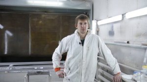 Покраска мебели, наш маляр Михаил. Столярная мастерская/столярка TwoCleanWood.