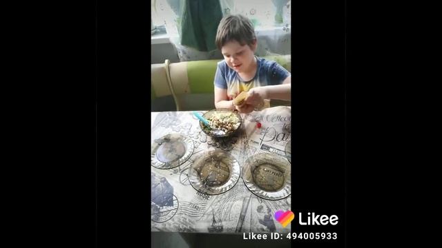 Салат из тунца с рисовой лапшой смотреть онлайн