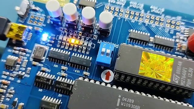 First CPU Intel 4004, 625 KHz (1971) & 320 bit RAM MCS-4 смотреть онлайн
