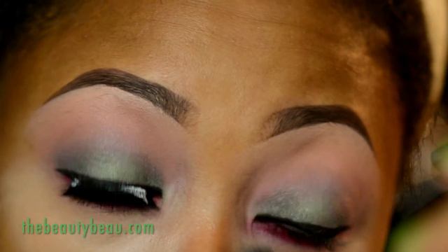 TUTORIAL: Holiday Makeup feat. Milani Cosmetics смотреть онлайн