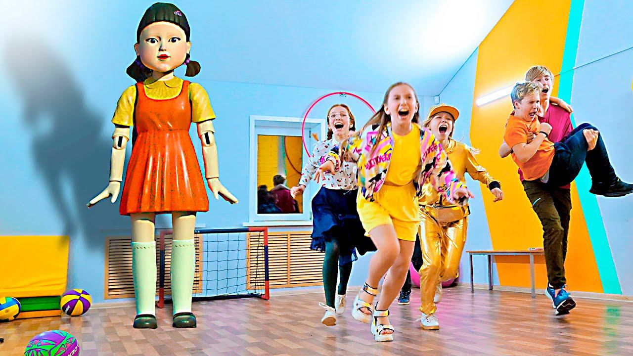 ИГРА В КАЛЬМАРА В ШКОЛЕ в Реальной жизни! SQUID GAME in REAL LIFE смотреть онлайн