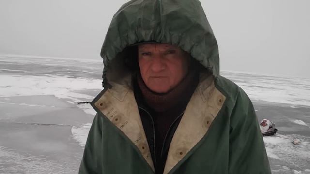 Зимой на судака по первому льду, г Болгары! смотреть онлайн