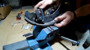 Клепаем задние тормозные колодки на УАЗ Патриот своими руками.