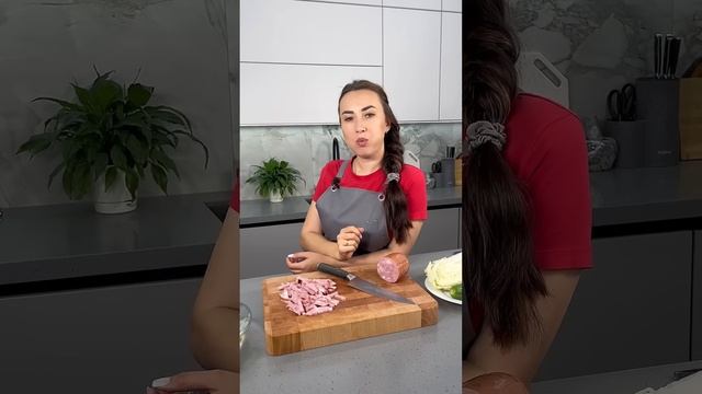 САЛАТ,который побил ВСЕ рекорды по скорости приготовления!Простой и ВКУСНЫЙ салат "Внезапная Гостья смотреть онлайн