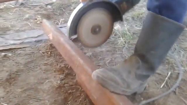 Как разрезать уголок УШМ и не закусить абразивный диск. смотреть онлайн