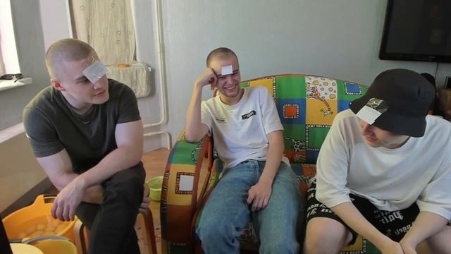 derzko69 ЧИСТИТ 10 КГ КАРТОШКИ | ИГРАЮТ В "КТО Я?" смотреть онлайн