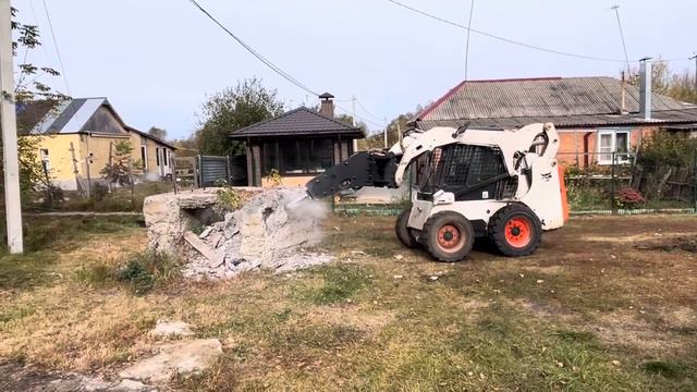 Бобкат с гидромолотом смотреть онлайн