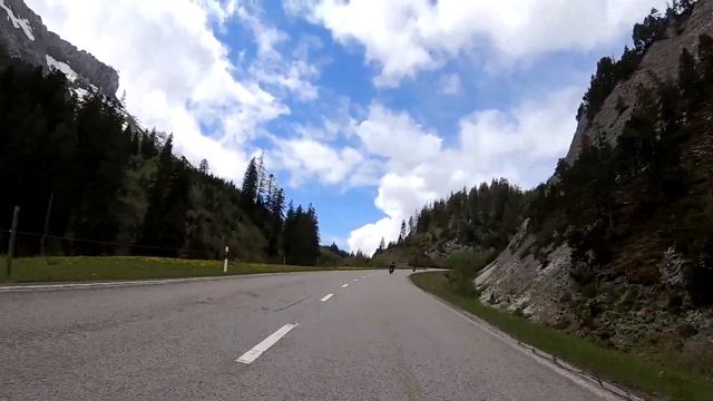 Col du Pillon mit dem Motorrad, Honda ST 1300 Pan European, Biking in Switzerland смотреть онлайн