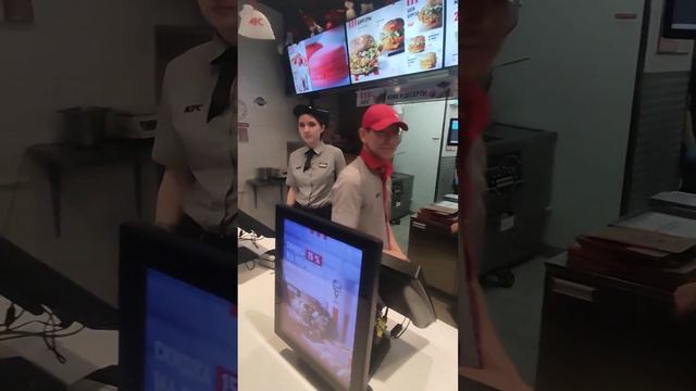 #kfc #кфс менеджер KFC всегда прав. техник ресторана KFC больше чем генеральный директор