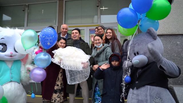 Выписка из роддома. Встречаем новорожденную! Али едет домой смотреть онлайн