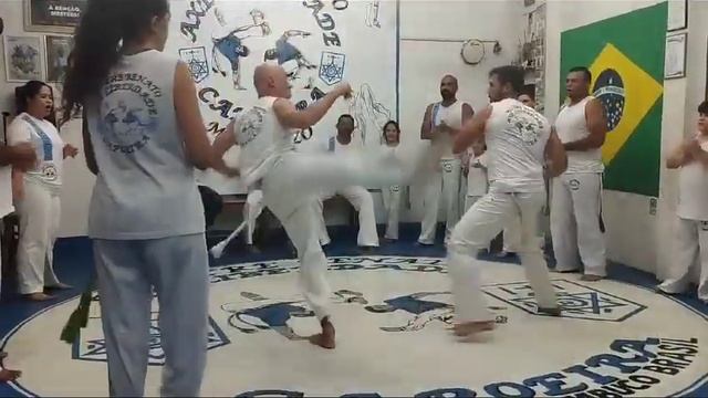 Axé liberdade Capoeira mestre Renato. São Caetano mestre Zó Professor Dinho 16/11/2023 смотреть онлайн