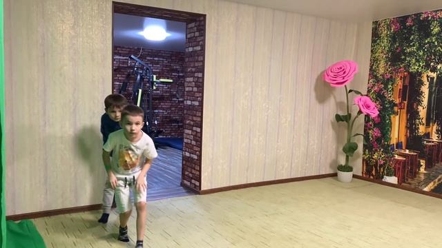 NerfWar Teddy bear pissed off at children Нерф Игра Мишка разозлился на детей смотреть онлайн