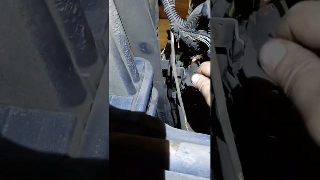 Не работают фонари заднего хода на Atego 12 серии. Решение проблемы смотреть онлайн