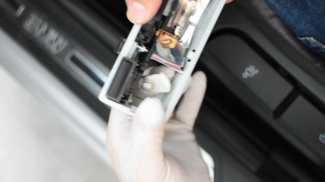 BMW E39 Overhead Dome Light Bulb Replacement смотреть онлайн