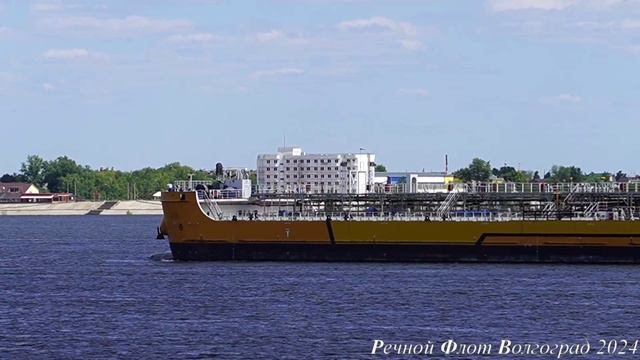 Теплоход АУРА проходит Волгоград смотреть онлайн