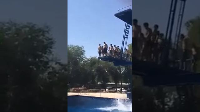 Капчагай. Аквапарк. Синхронные прыжки с другом. смотреть онлайн