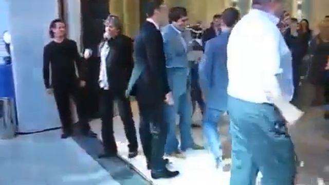 Медведев танцует под Американ бой 10 часов смотреть онлайн