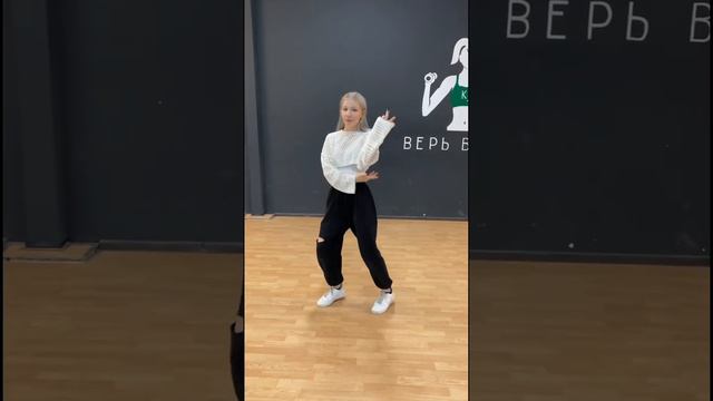 Станцуйте первое, что пришло вам в голову #kpop #coverdance #gum #seven #dice смотреть онлайн