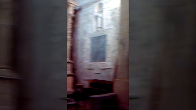 Скальная церковь св.Архангела Михаила на Гарганах ,южная Италия . смотреть онлайн