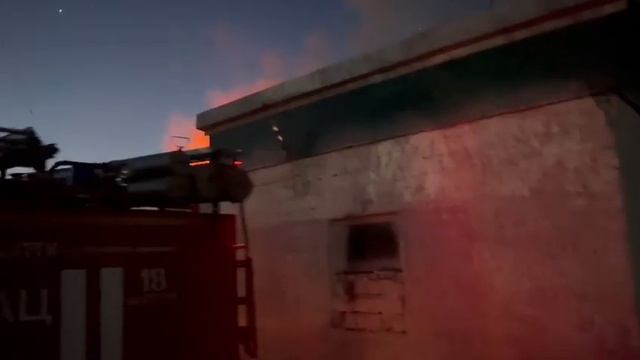 Пожар на крыше котельной Углегорска полыхает на площади 500 квадратных метров смотреть онлайн