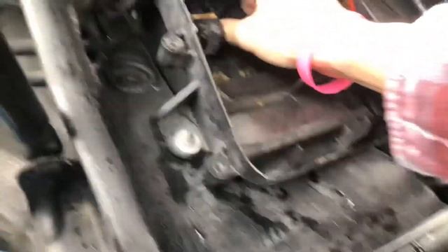 Replacing a failed 219 relay on a Audi A4 смотреть онлайн