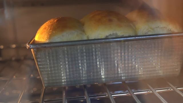 Homemade 1000-Layer Bread - PEEL Apart The Layers! смотреть онлайн