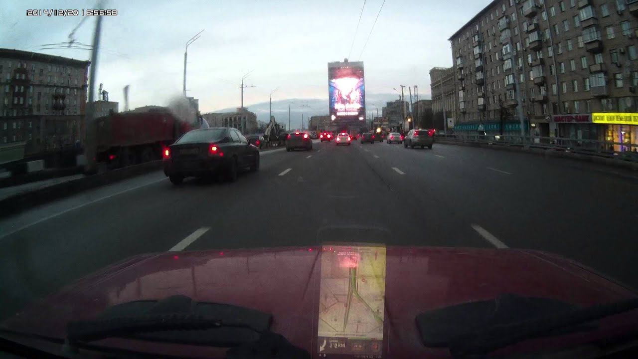 Переходит Ленинградский проспект