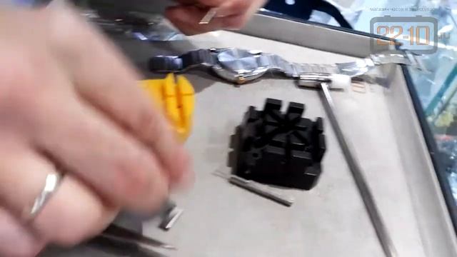 Как укоротить металлический браслет часов (замена звена) смотреть онлайн