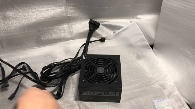Распаковка Gigabyte P550B смотреть онлайн