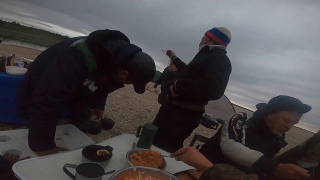 Подготовка к праздничному ужину, Оленек смотреть онлайн