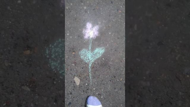 С подругой Полиной рисуем мелками. ( 1 часть ) смотреть онлайн