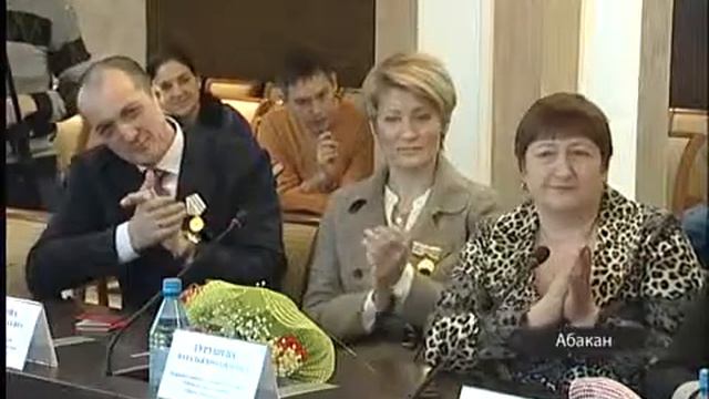 Семья из Хакасии получила медаль "Родительская слава" смотреть онлайн