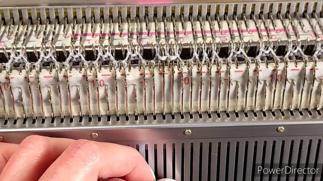 Коса на промышленной резинке. Узор от Loro Piana смотреть онлайн