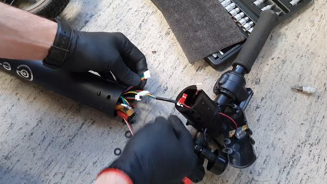 РЕМОНТ КИТАЙСКОГО САМОКАТА E-WAY | ВКЛЮЧАЕТСЯ, НО НЕ ЕДЕТ.. #самокаты #электросамокат #ремонт смотреть онлайн