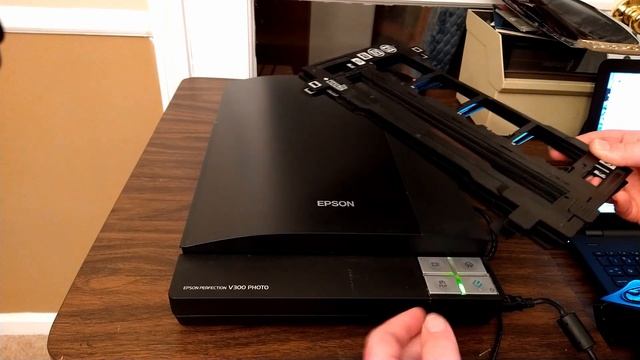 Epson V300 PHOTO - Demo & Tutorial (35mm film scanning) смотреть онлайн
