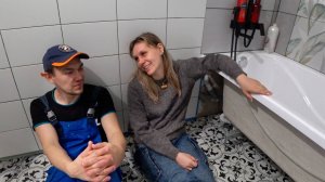 Купили дом 500 кв. Скидка на газ 100 000. Сделали дверь и доделали стяжку пола.