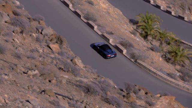 Footage: Audi R8 Spyder performance RWD in Ascari blue смотреть онлайн
