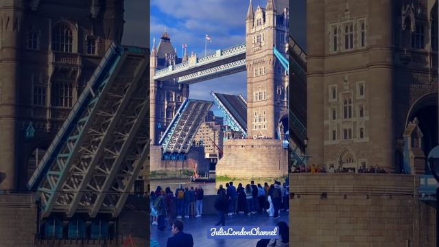 #лондон #travel #мост Развод моста в Лондоне. Раскрывающийся Знаменитый Лондонский мост май 2023. смотреть онлайн