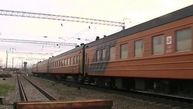 Тепловоз ТЭП60-0926 отправляет от ст. Вильниус / TEP60-0926 departing Vilnius station смотреть онлайн