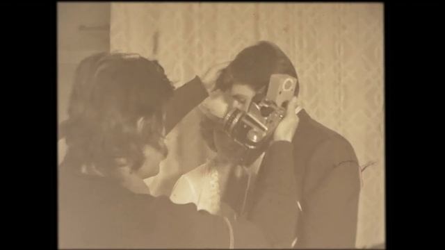 Фотограф с пленочным фотоаппаратом смотреть онлайн