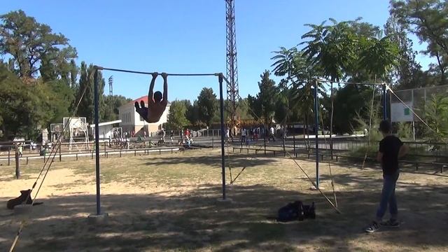 День физической культуры и спорта. Упражнения на турнике (училище № 7) смотреть онлайн