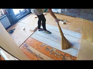 Делаем люк в подпол и протопываем фанеру.