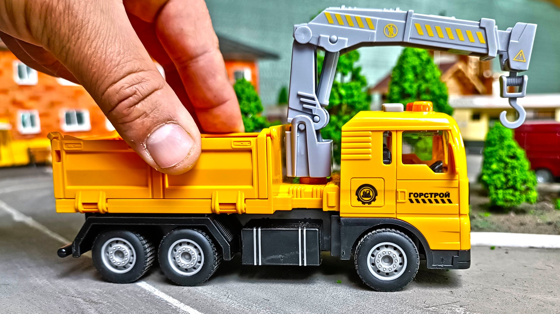Едет ГРУЗОВИК С МАНИПУЛЯТОРОМ со светом и звуком! Новинка Технопарк. Про машинки. смотреть онлайн