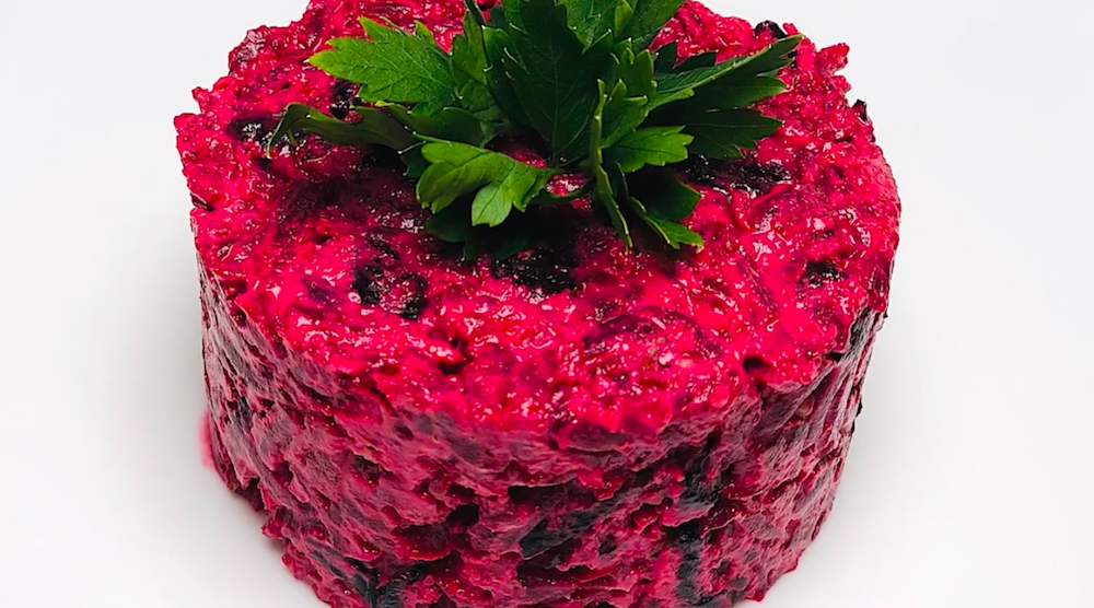 Салат с черносливом и свеклой