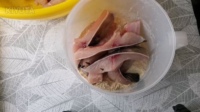 Как пожарить рыбу без брызг и пригоревшего масла. Хрустящая вкуснейшая рыба на сковороде. смотреть онлайн