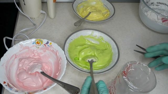 Приготовить Меренгу, это очень просто! Как окрасить в радужные цвета !!! смотреть онлайн